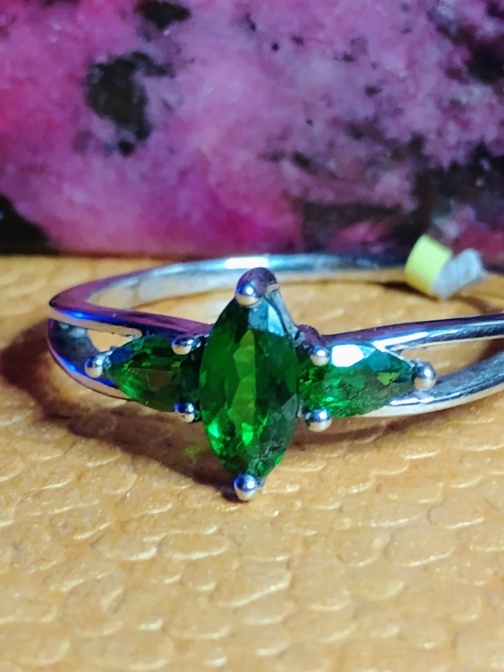 RUSSIAN CHROME DIOPSIDE STERLING SILVER RING. MARQUISE, PEAR-CUT STONES. SIZE 10